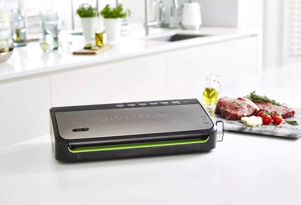 FFS005-Vacuum-Sealer-SideFoodProp.jpg