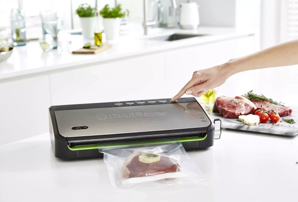 FFS005-Vacuum-Sealer-SideFood-bag.jpg